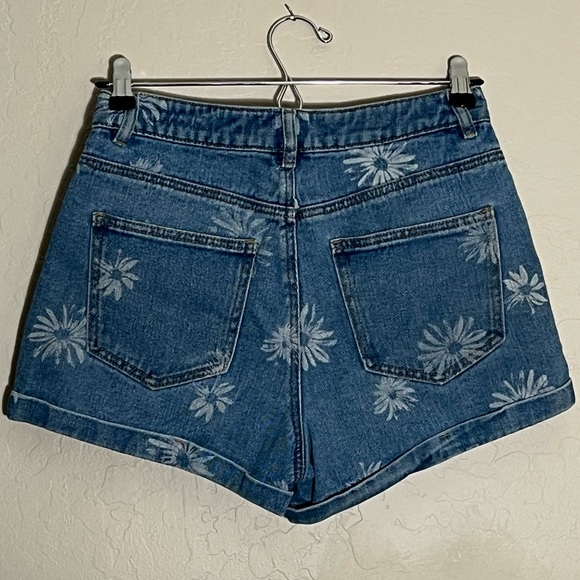 PacSun Daisy Print Shorts 🌼 - Picture 5 of 8